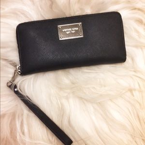 EUC Michael Kors Wristlet Travel Wallet.